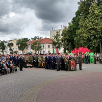 22 июня, в 77-ю годовщину начала Великой Отечественной войны, к Вечному огню в городском парке имени Жилибера почтить память погибших в годы войны пришли сотни гродненцев.