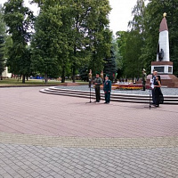 22 июня, в 77-ю годовщину начала Великой Отечественной войны, к Вечному огню в городском парке имени Жилибера почтить память погибших в годы войны пришли сотни гродненцев.