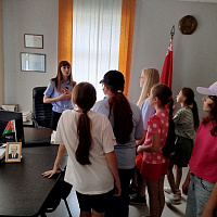 Школьники из Росси побывали с экскурсией в отделе принудительного исполнения Волковысского района