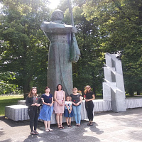 В день освобождения Гродно от немецко-фашистских захватчиков сотрудники Государственного архива Гродненской области посетили мемориальный комплекс «Вайсковыя могілкі»