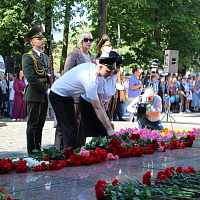 В Гродно прошла церемония возложения цветов и венков к братской могиле советских воинов и партизан, погибших в годы Великой Отечественной войны